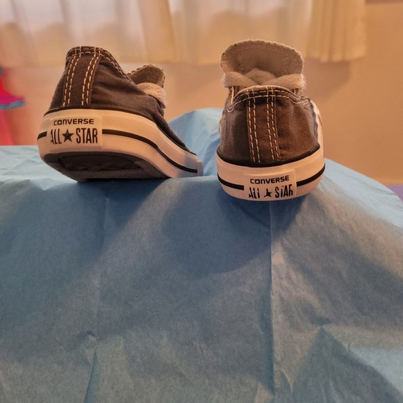 Converse All Star Girls Excellent condition size 7 - Picture 4 of 6